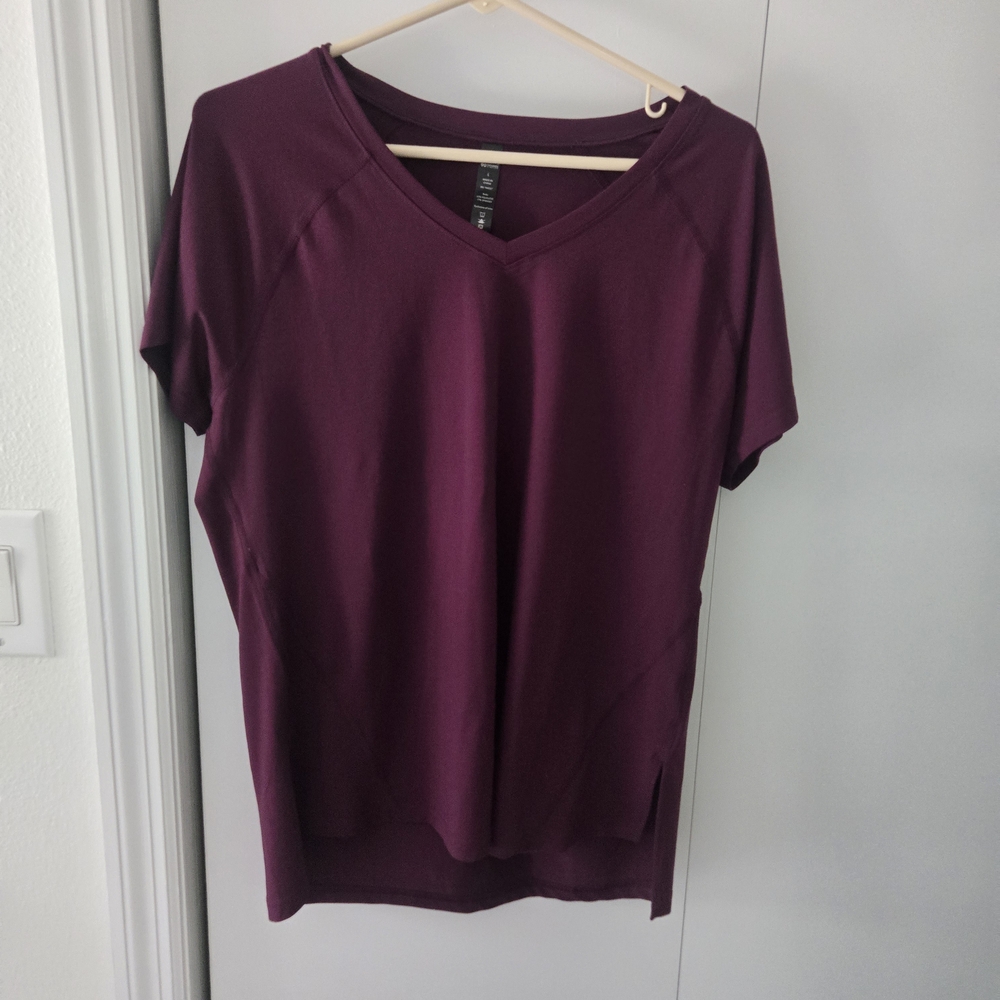 Women’s V-Neck Short Sleeve Top - Plum